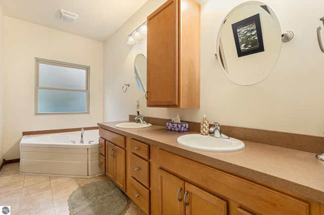 859 Pine Grove, Traverse City, MI 49686