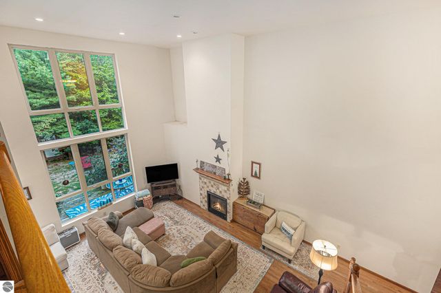 859 Pine Grove, Traverse City, MI 49686