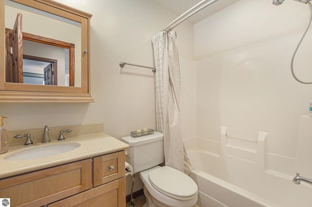 859 Pine Grove, Traverse City, MI 49686