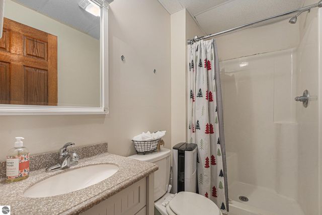 859 Pine Grove, Traverse City, MI 49686