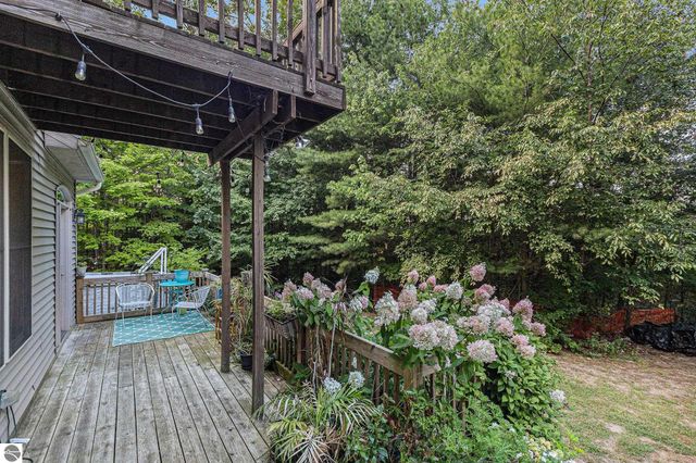 859 Pine Grove, Traverse City, MI 49686