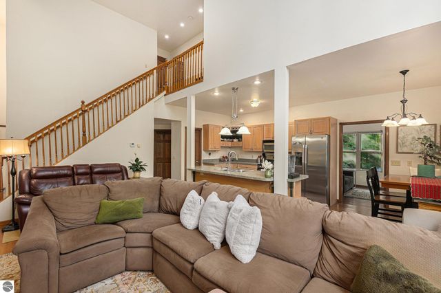 859 Pine Grove, Traverse City, MI 49686