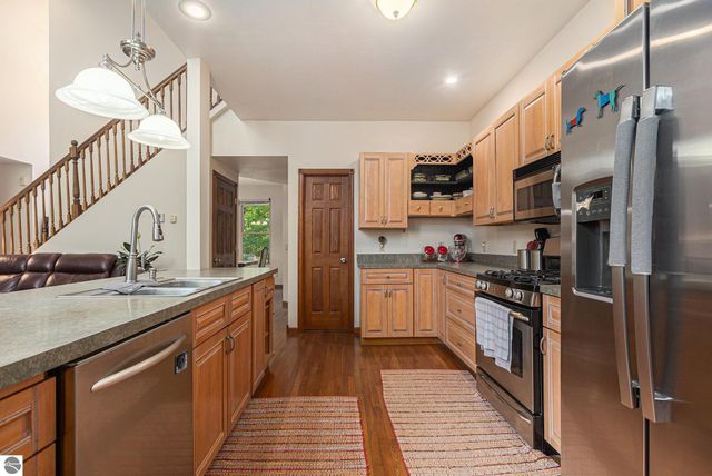 859 Pine Grove, Traverse City, MI 49686