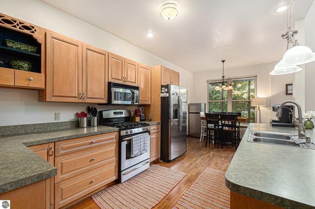 859 Pine Grove, Traverse City, MI 49686