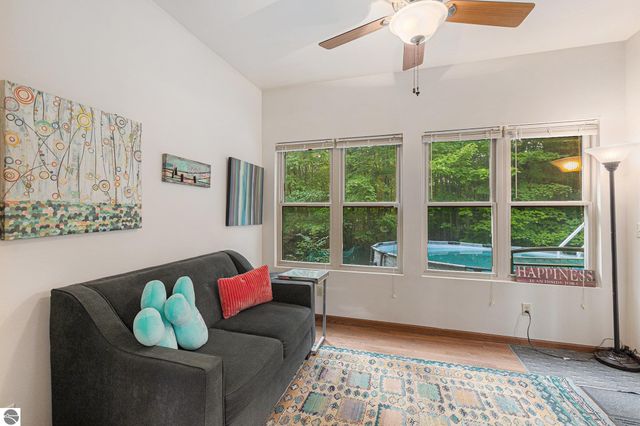 859 Pine Grove, Traverse City, MI 49686