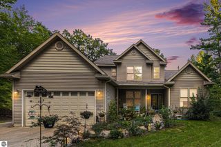 859 Pine Grove, Traverse City, MI 49686