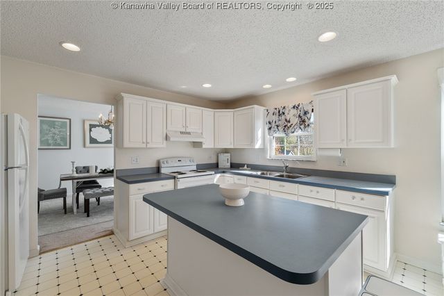 10 Windsong Way, Nitro, WV 25143