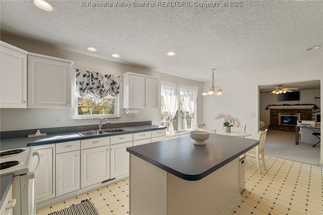 10 Windsong Way, Nitro, WV 25143