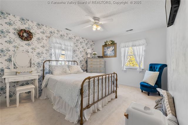 10 Windsong Way, Nitro, WV 25143