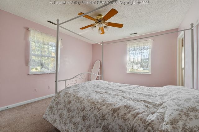 10 Windsong Way, Nitro, WV 25143