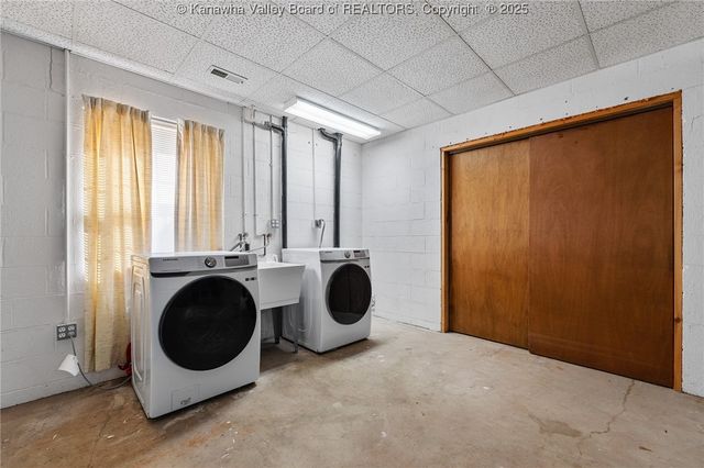 10 Windsong Way, Nitro, WV 25143