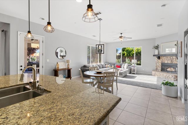 13012 Plumas Wood Lane, Bakersfield, CA 93314