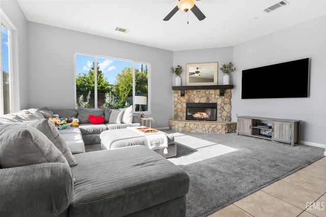 13012 Plumas Wood Lane, Bakersfield, CA 93314