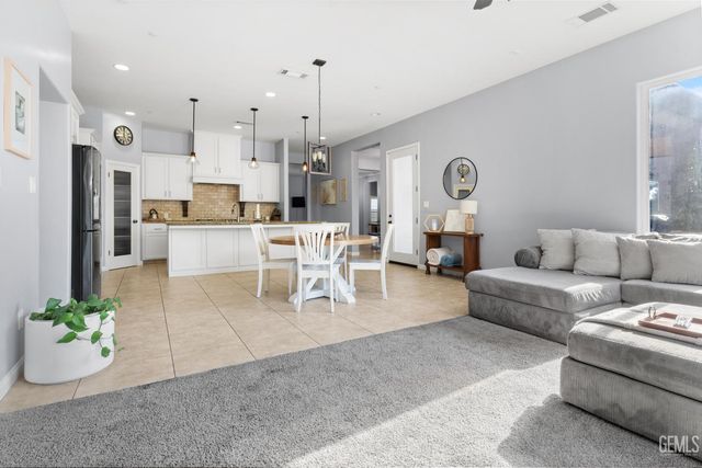 13012 Plumas Wood Lane, Bakersfield, CA 93314