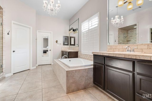 13012 Plumas Wood Lane, Bakersfield, CA 93314