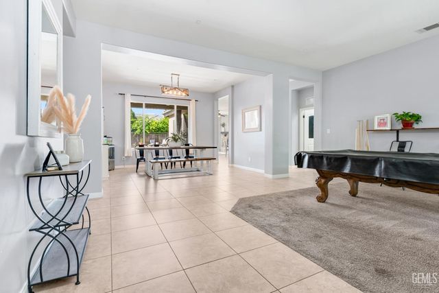 13012 Plumas Wood Lane, Bakersfield, CA 93314