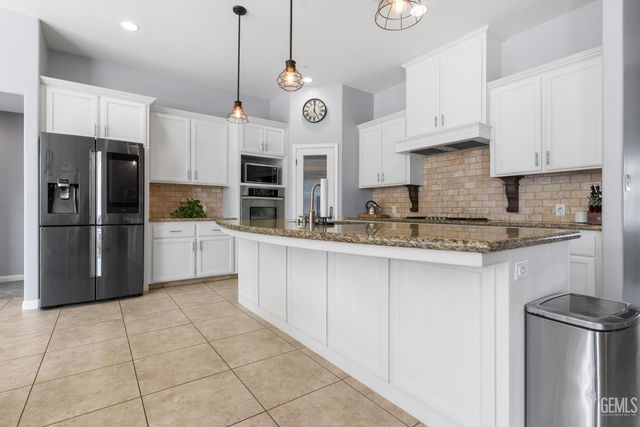 13012 Plumas Wood Lane, Bakersfield, CA 93314