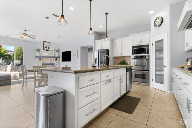 13012 Plumas Wood Lane, Bakersfield, CA 93314