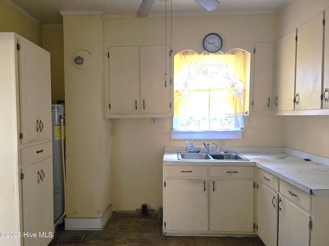 533 E Saint James Street, Tarboro, NC 27886