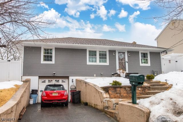 127 Dukes Rd, Rahway City, NJ 07065