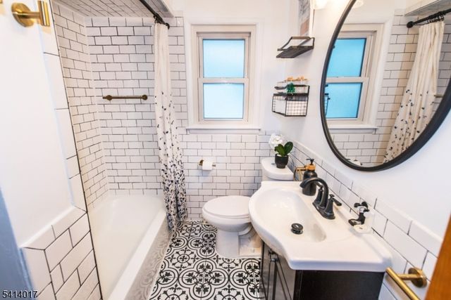 127 Dukes Rd, Rahway City, NJ 07065