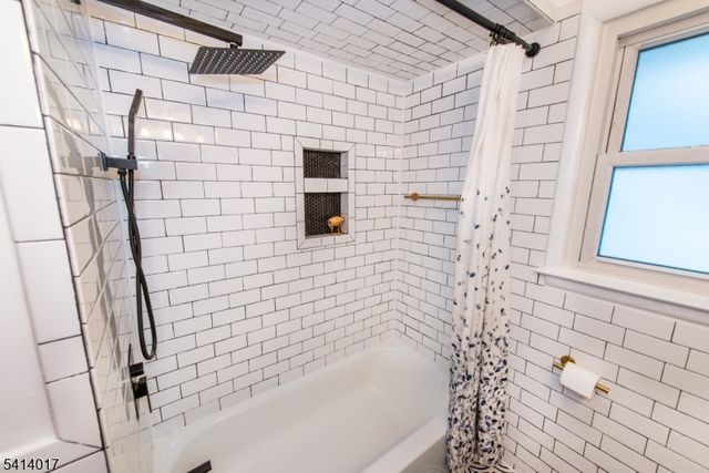 127 Dukes Rd, Rahway City, NJ 07065