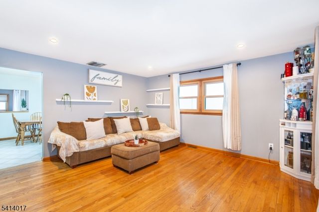 127 Dukes Rd, Rahway City, NJ 07065