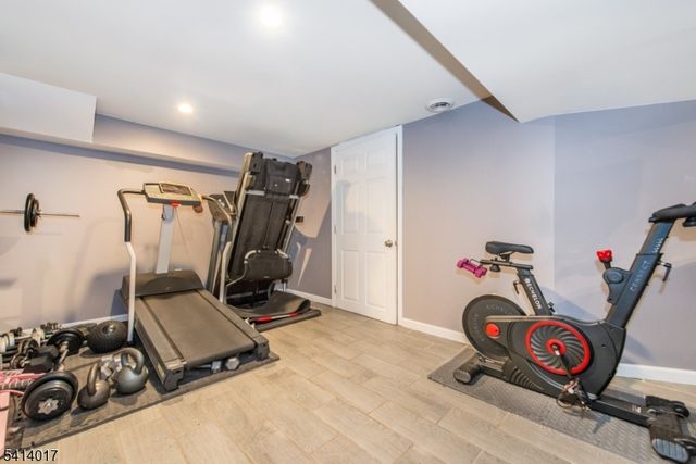 127 Dukes Rd, Rahway City, NJ 07065