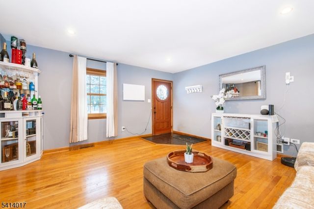 127 Dukes Rd, Rahway City, NJ 07065