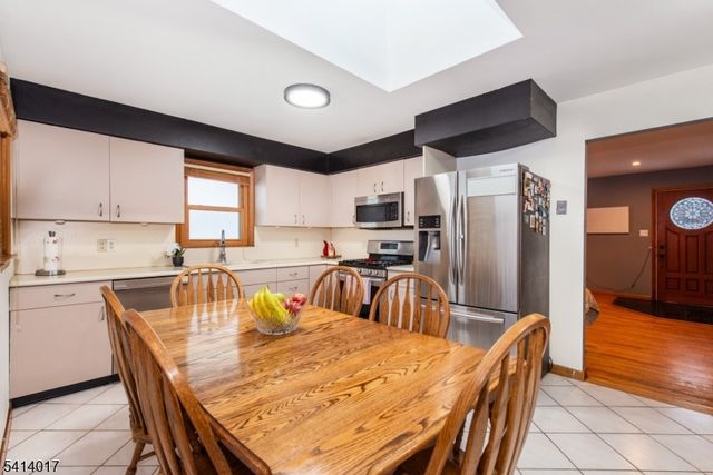 127 Dukes Rd, Rahway City, NJ 07065