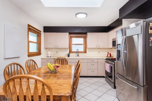 127 Dukes Rd, Rahway City, NJ 07065