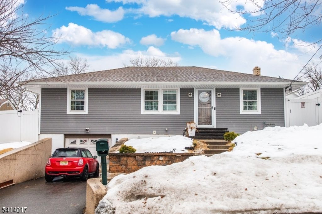 127 Dukes Rd, Rahway City, NJ 07065