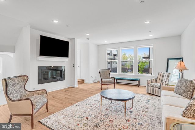 4975 LONGMIRE WAY, Chantilly, VA 20151