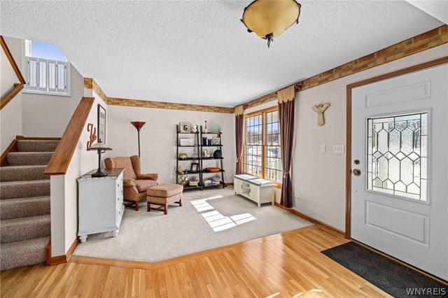 6521 White Oak, Hamburg, NY 14085