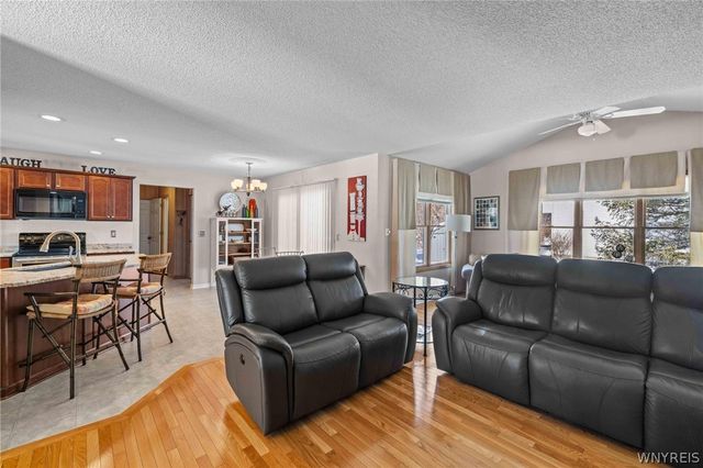 6521 White Oak, Hamburg, NY 14085