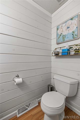 6521 White Oak, Hamburg, NY 14085