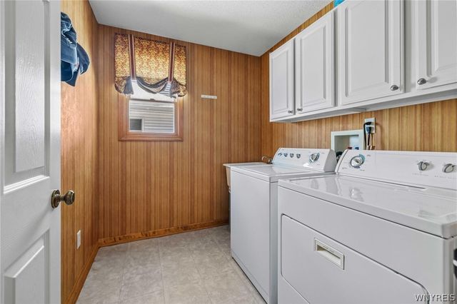 6521 White Oak, Hamburg, NY 14085