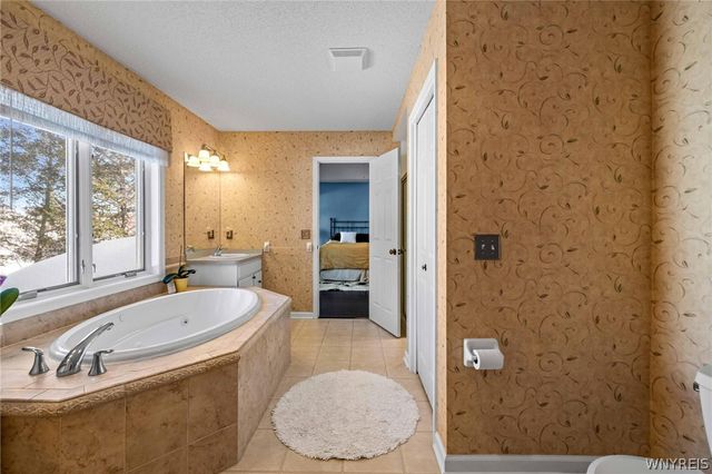 6521 White Oak, Hamburg, NY 14085