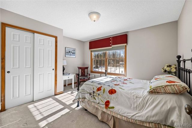 6521 White Oak, Hamburg, NY 14085