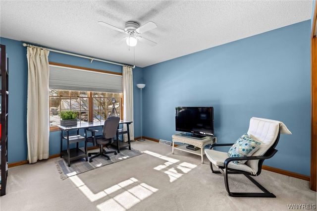 6521 White Oak, Hamburg, NY 14085