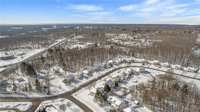 6521 White Oak, Hamburg, NY 14085