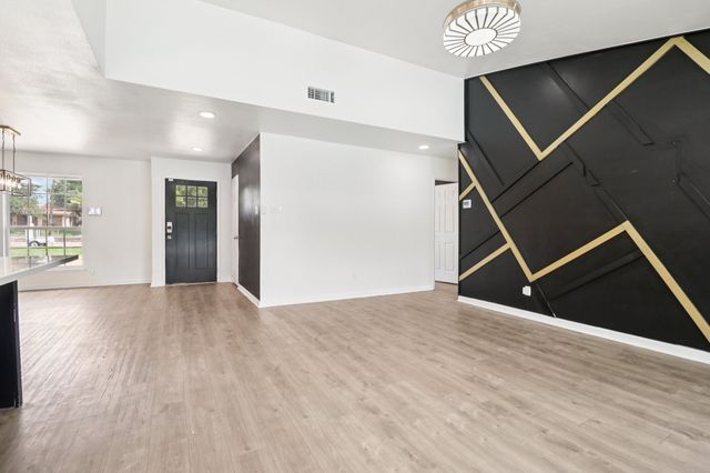 1512 E Park Boulevard, Plano, TX 75074