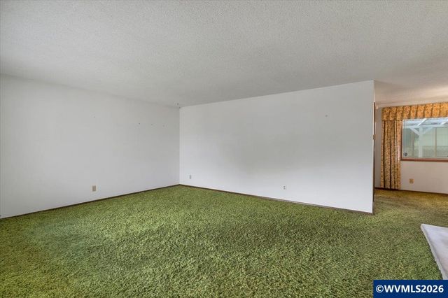 4528 Sesame St NE, Salem, OR 97305