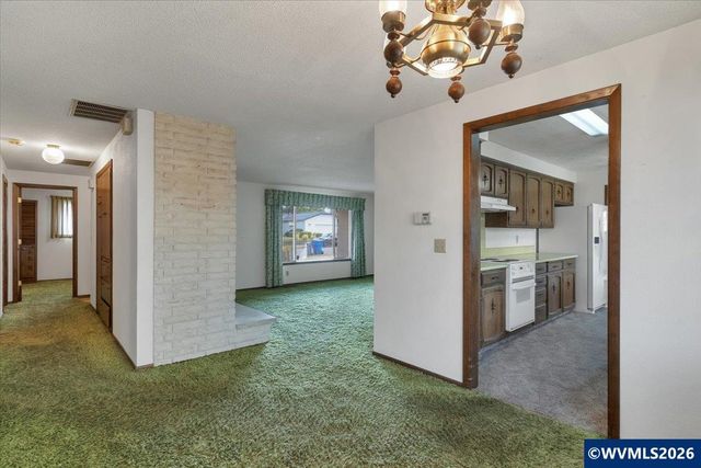 4528 Sesame St NE, Salem, OR 97305