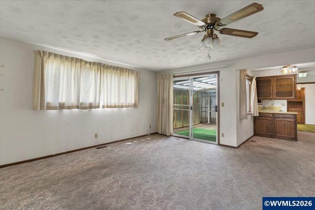 4528 Sesame St NE, Salem, OR 97305