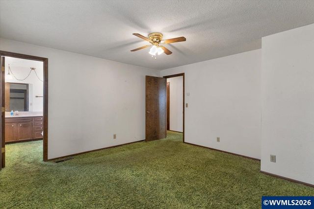 4528 Sesame St NE, Salem, OR 97305