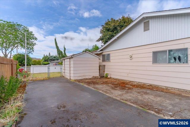 4528 Sesame St NE, Salem, OR 97305