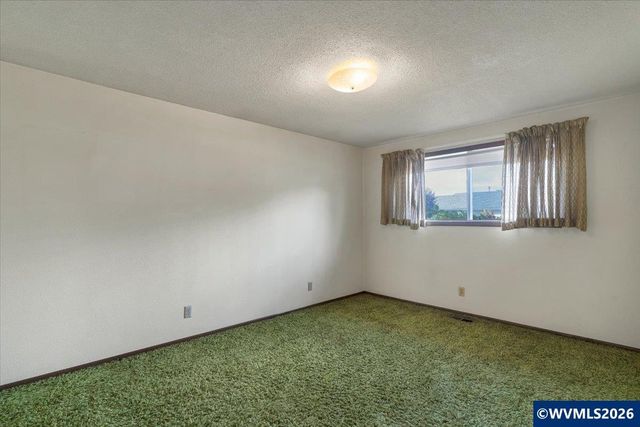 4528 Sesame St NE, Salem, OR 97305
