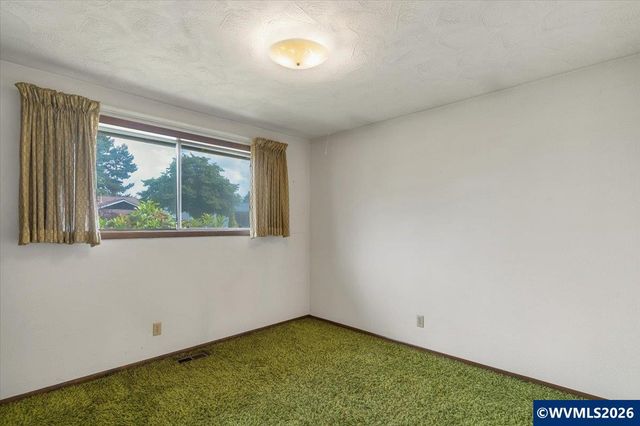 4528 Sesame St NE, Salem, OR 97305
