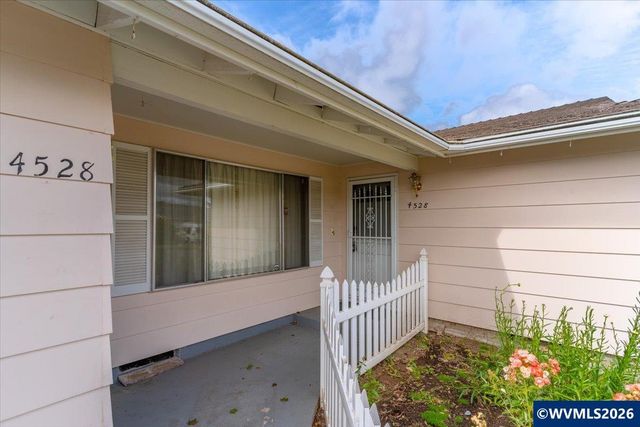4528 Sesame St NE, Salem, OR 97305